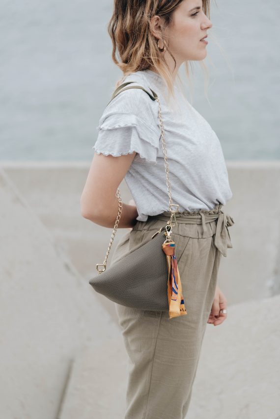 bolso piramide kaki modelo1